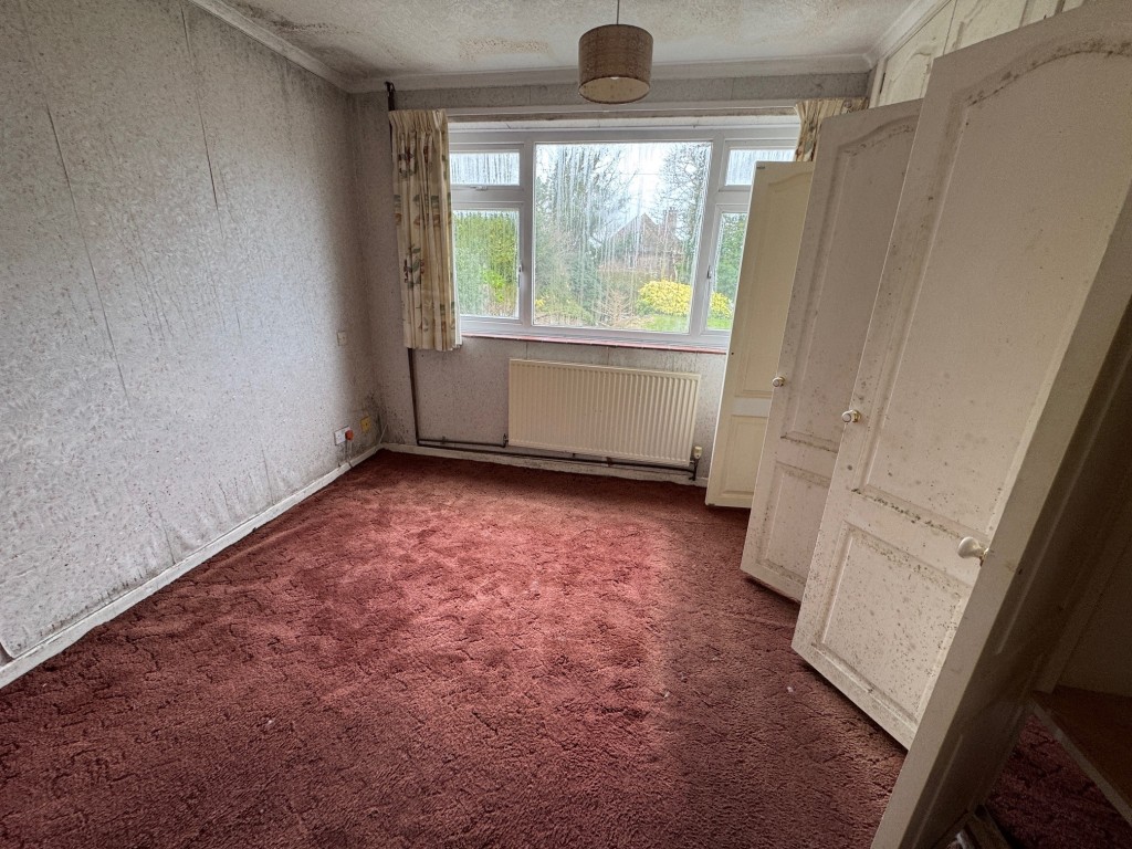 Lot: 164 - WATER DAMAGED DETACHED BUNGALOW - Bedroom 1